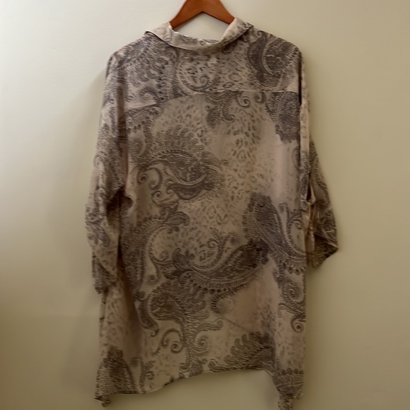 Chico’s Sheer Cream and Gray Paisley Blouse Size 2 - Picture 6 of 6